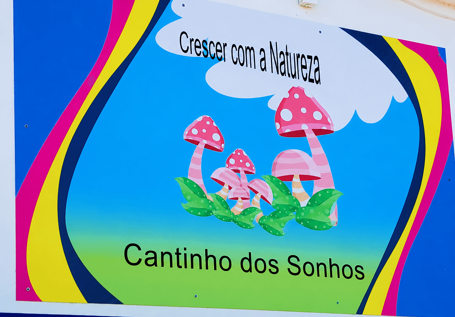 Placa decorativa "Crescer com a Natureza" do Cantinho dos Sonhos